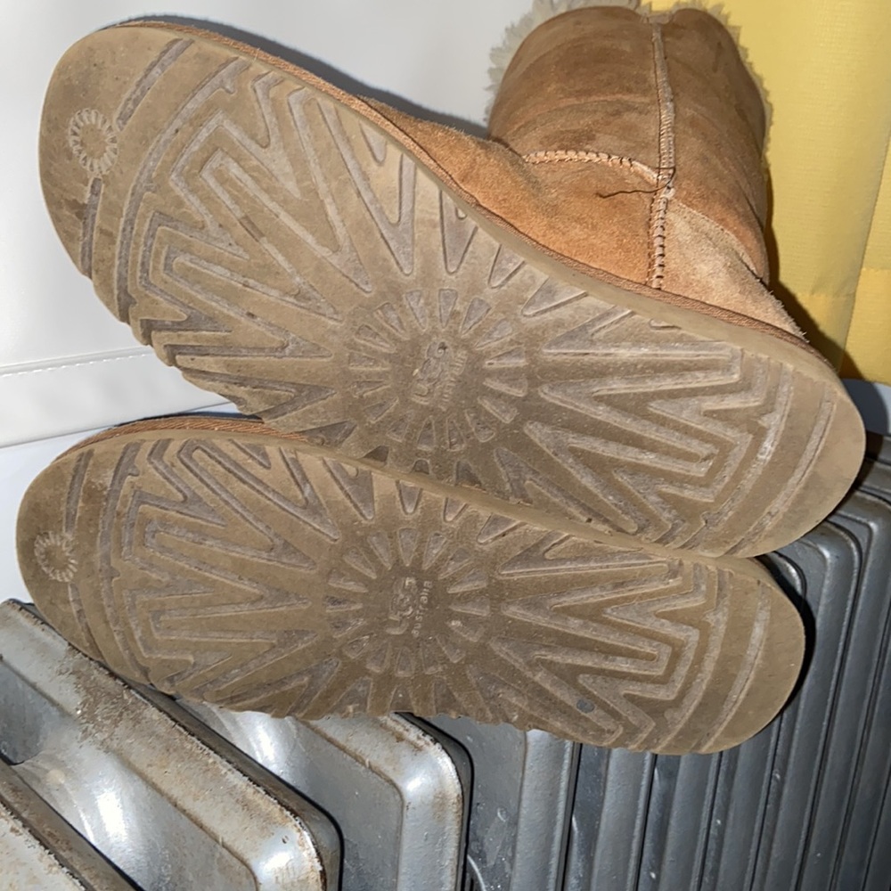 Tall Chestnut Bailey Button Uggs - image 7